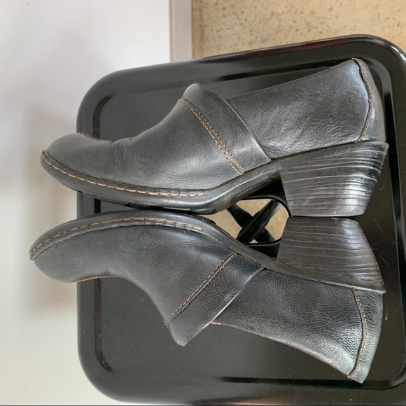 Born Leather Slip On Shoes w/Heel Size 7M - Picture 9 of 10